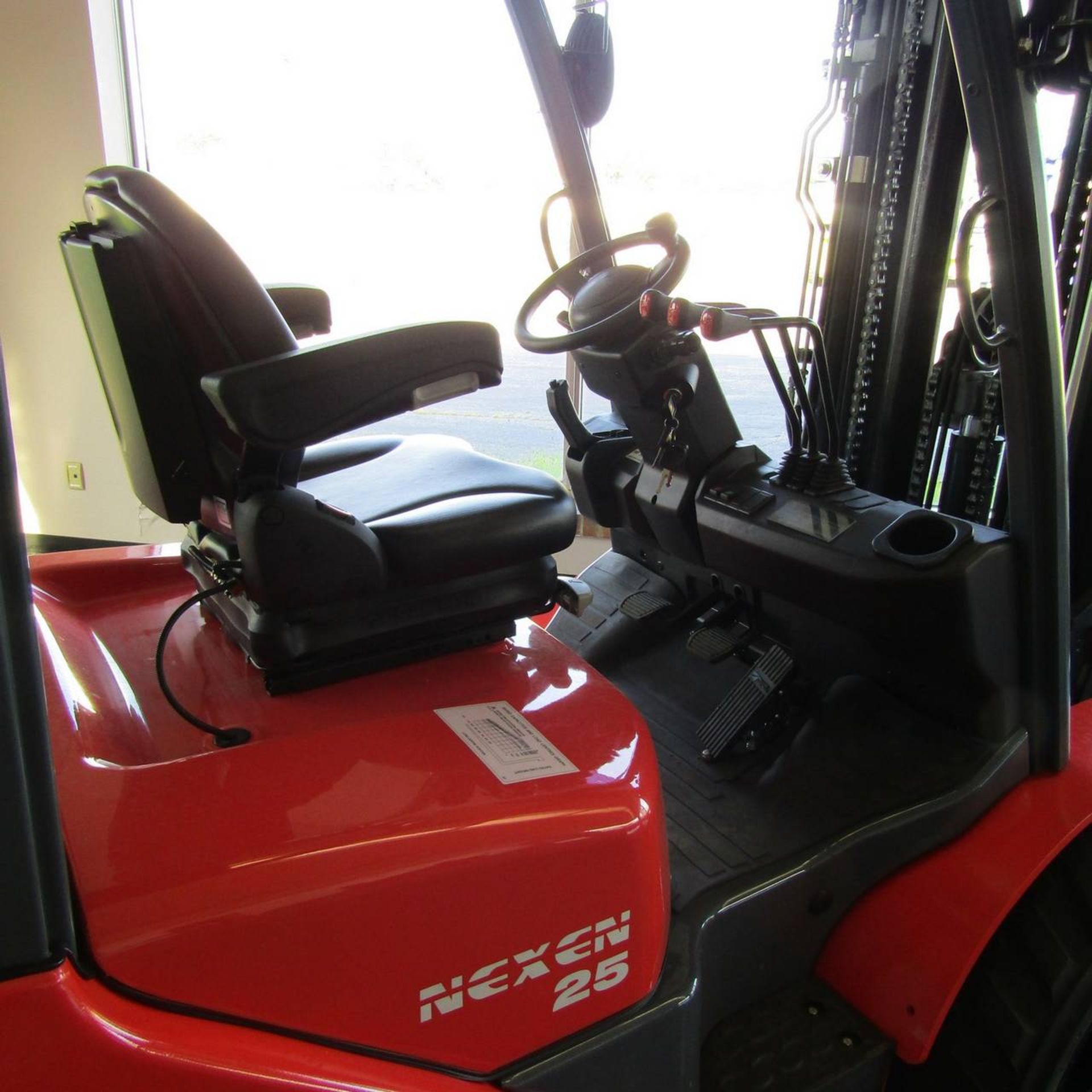 2019 Nexen FGL25SRT Propane Fork Lift - Image 5 of 6