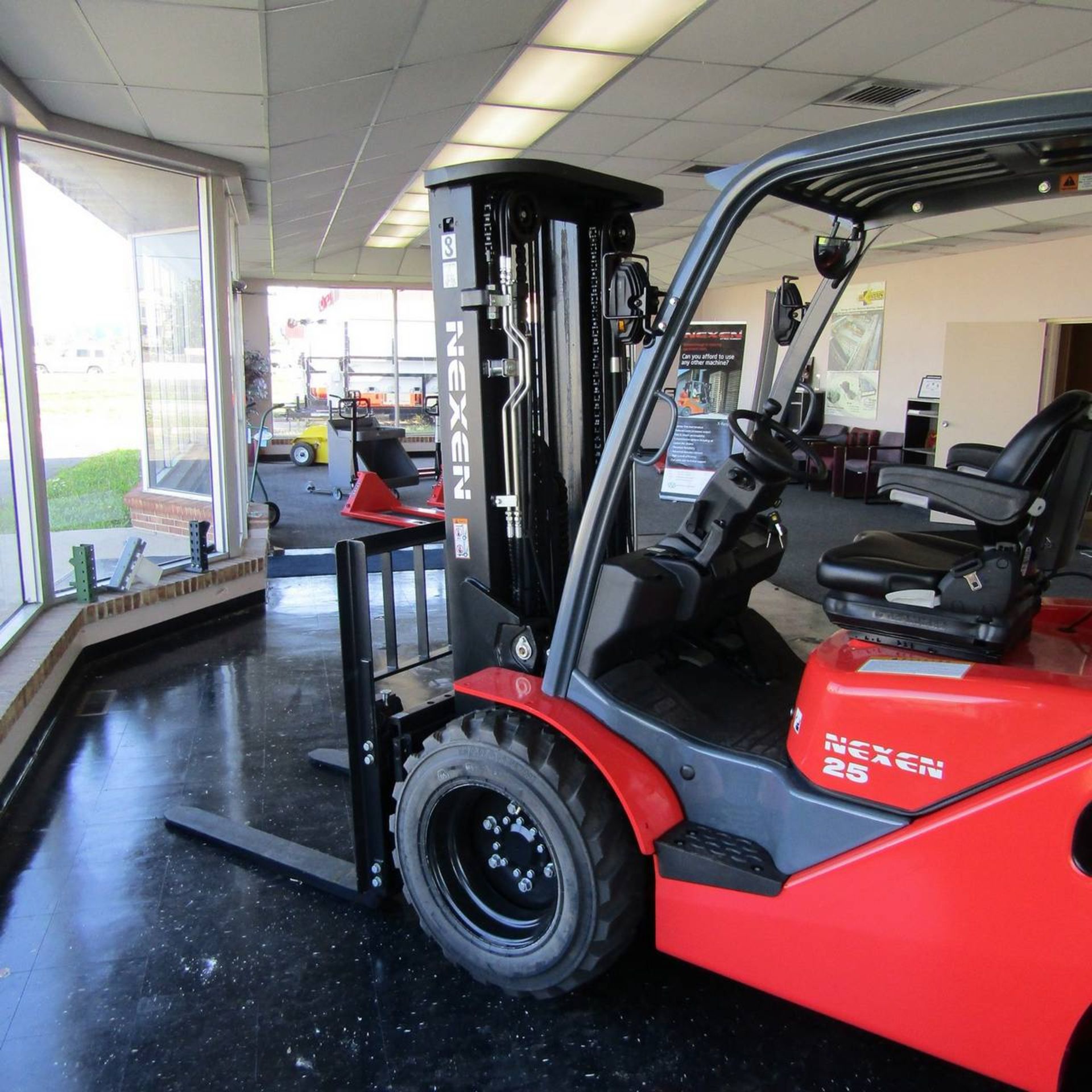 2019 Nexen FGL25SRT Propane Fork Lift - Image 3 of 6