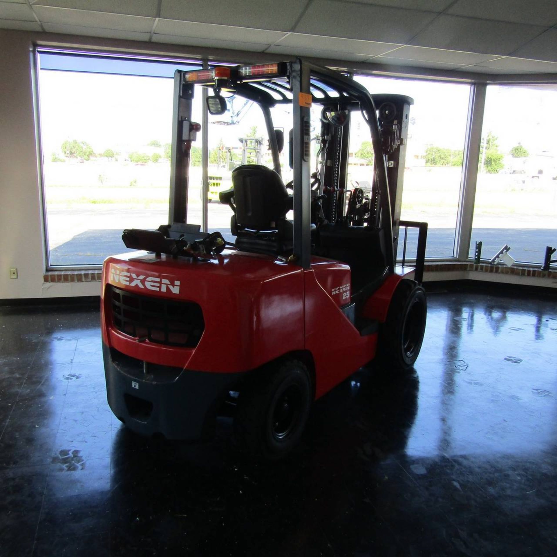 2019 Nexen FGL25SRT Propane Fork Lift - Image 2 of 6