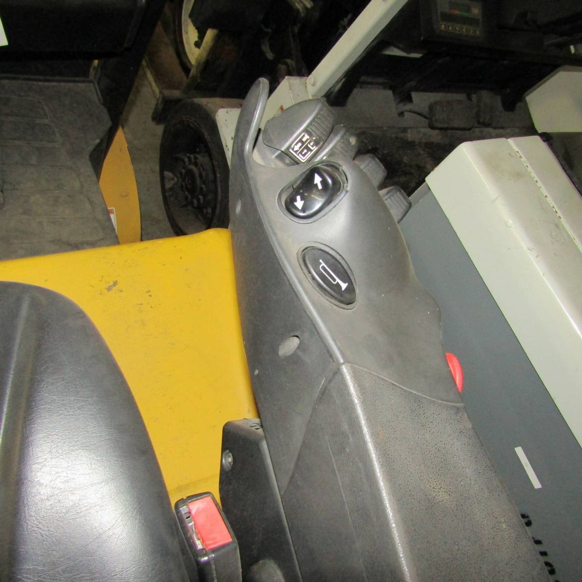 2011 Yale ERC065VGN36TQ100 Electric Fork Lift - Image 9 of 10
