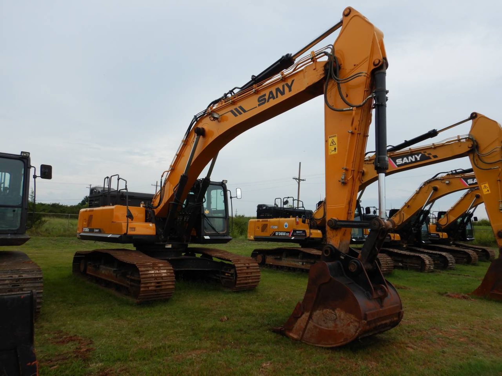 2016 SANY SY365C Excavator - Image 4 of 17