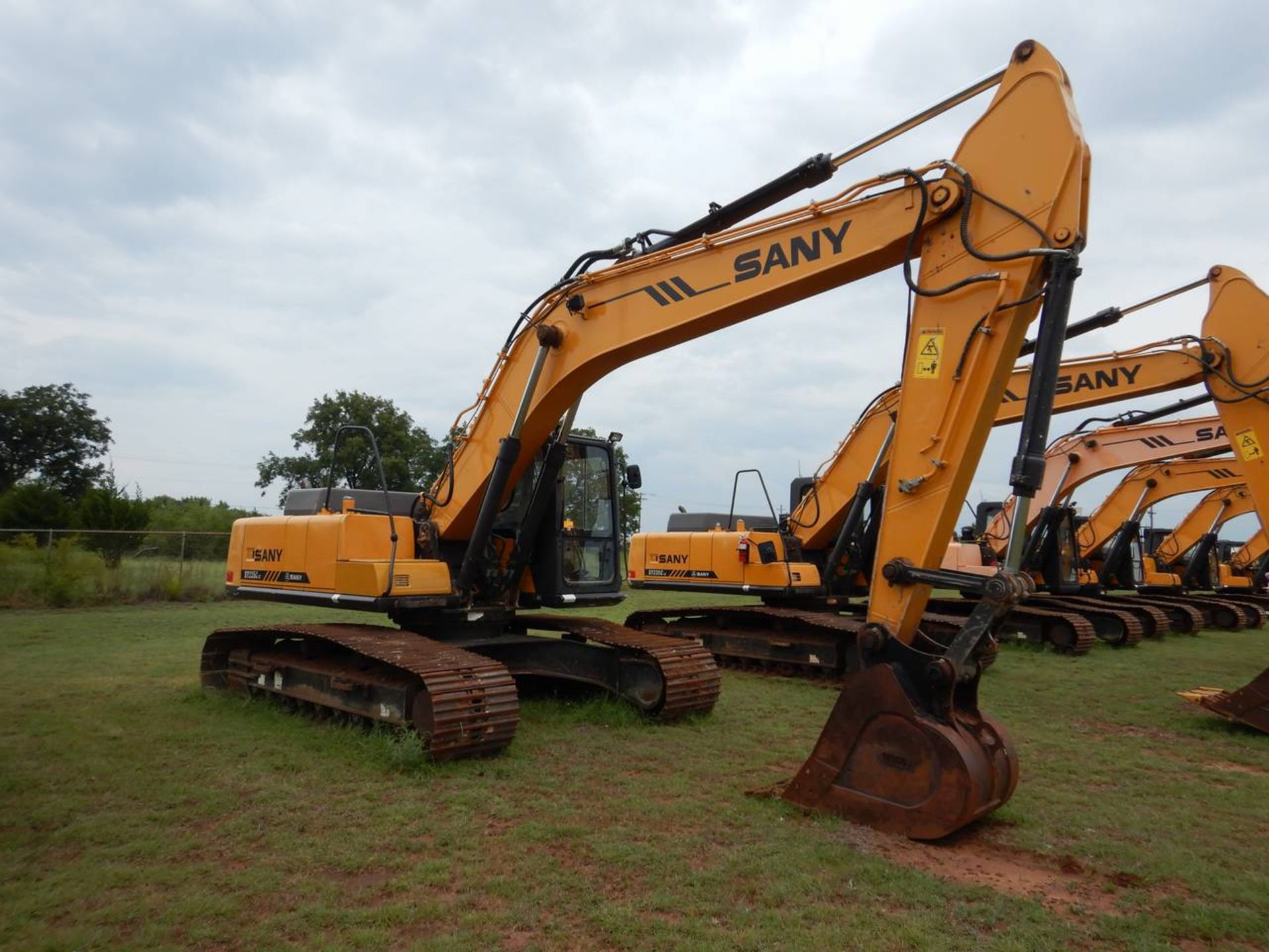 2015 SANY SY235C Excavator - Image 4 of 17