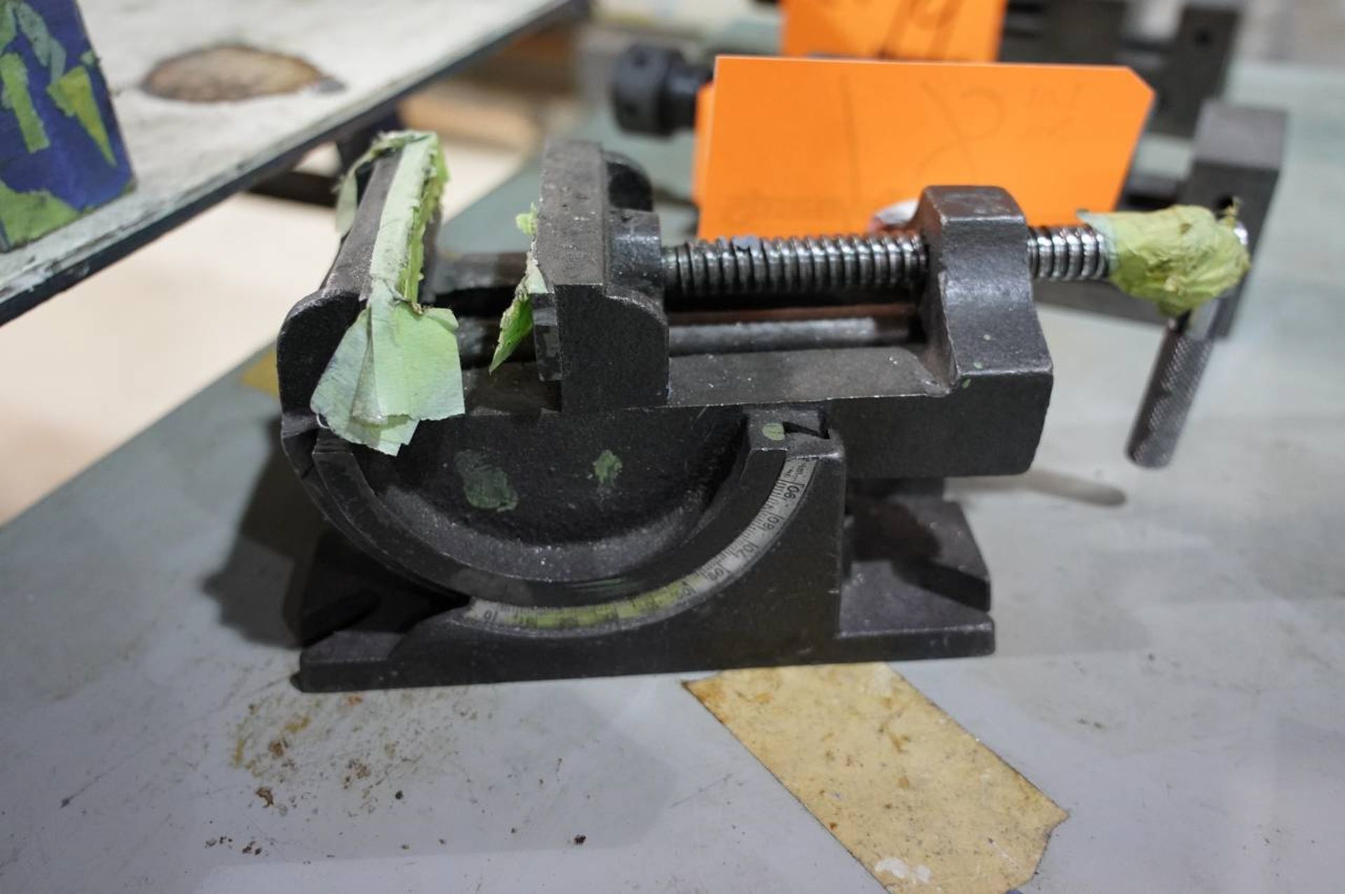 Record 4 '' Combination Vise and 3 1/2'' Bench Top Vise - Image 3 of 4