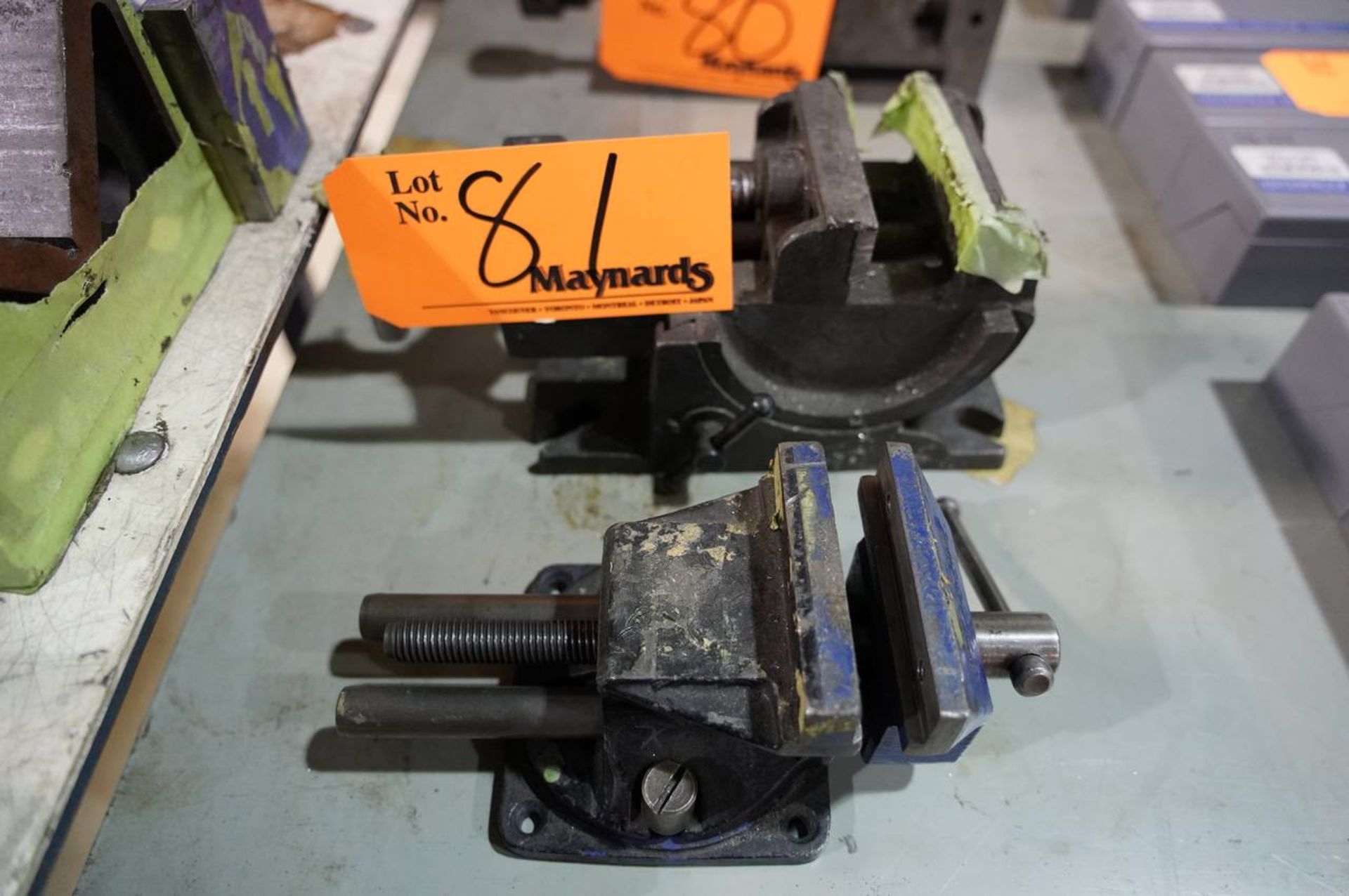 Record 4 '' Combination Vise and 3 1/2'' Bench Top Vise