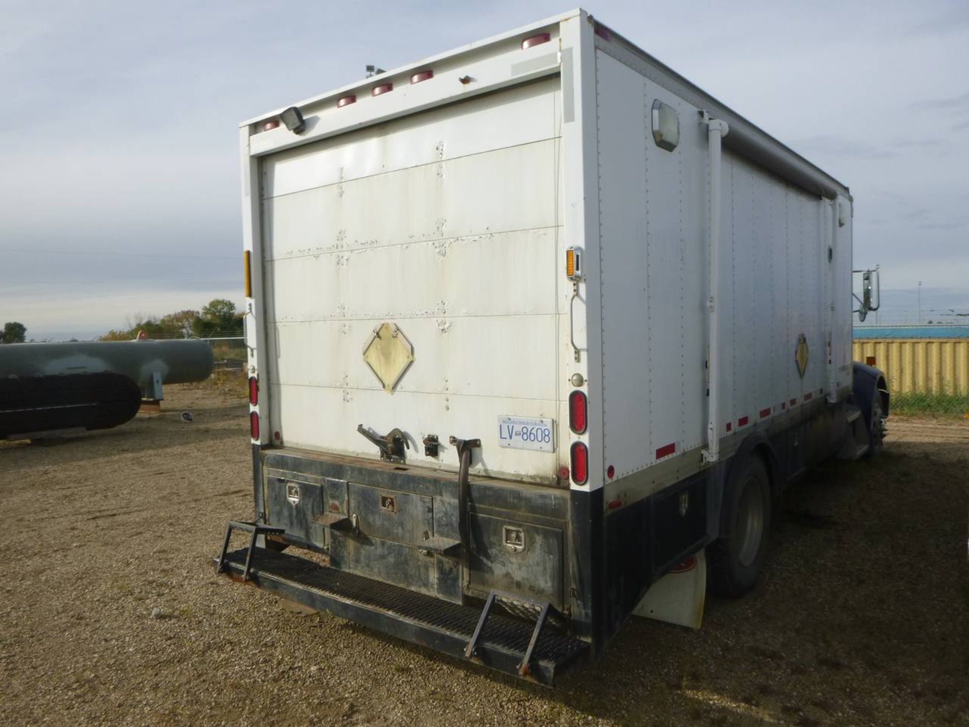 2005 Peterbilt 330 Lube Truck - Image 3 of 21