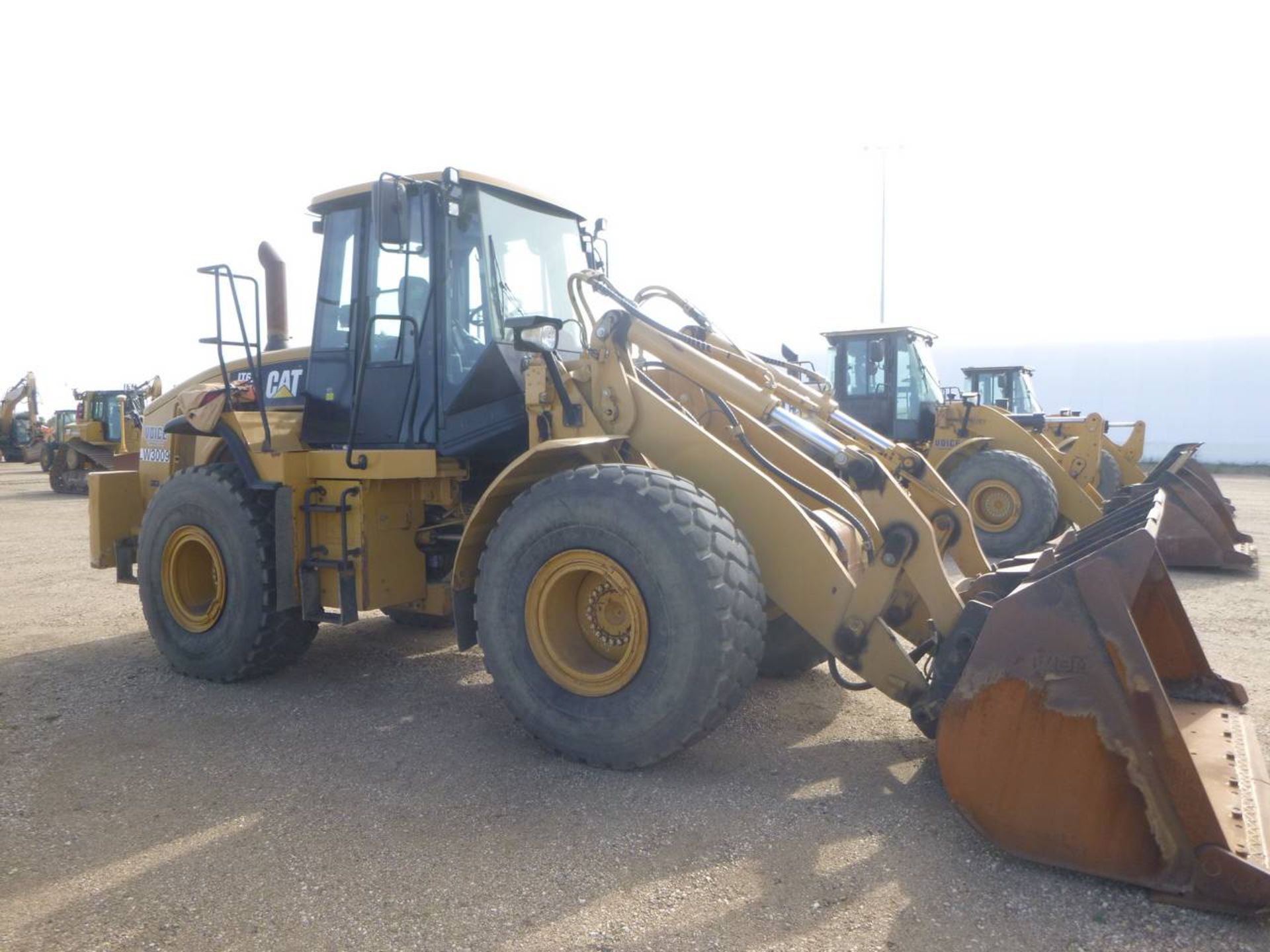 2011 Caterpillar IT62H Front End Loader - Image 2 of 8
