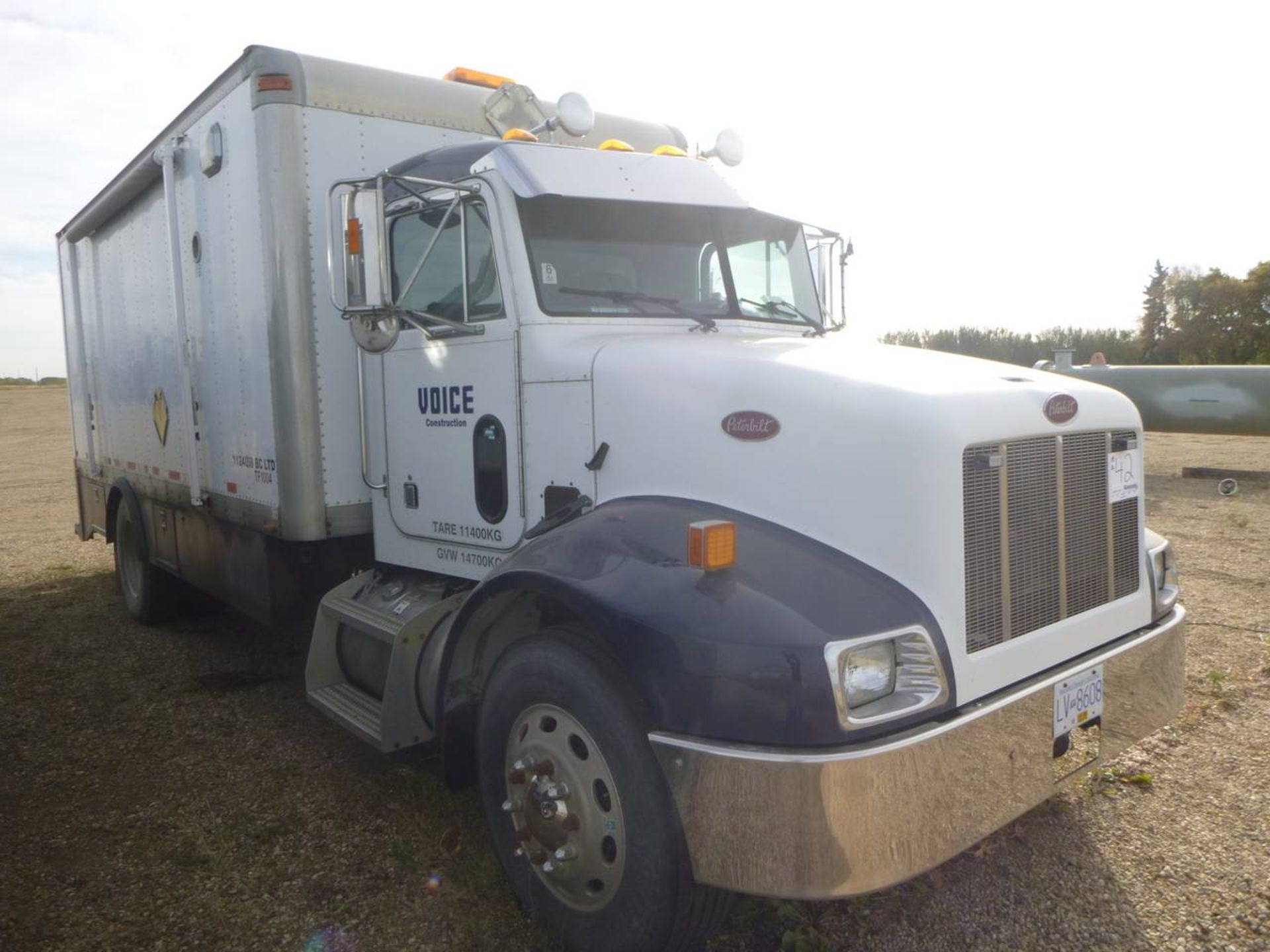 2005 Peterbilt 330 Lube Truck - Image 2 of 21