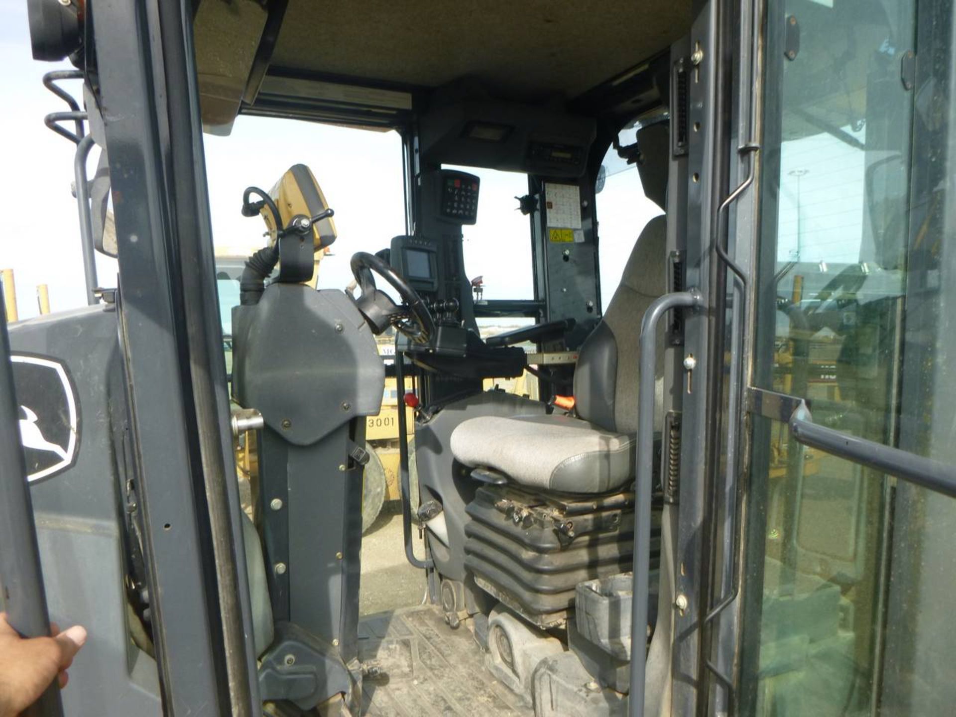 2010 John Deere 872GP Grader - Image 6 of 11