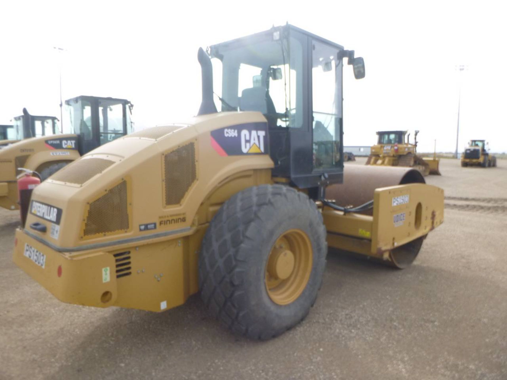 2011 Caterpillar CS64 Compactor - Image 3 of 9