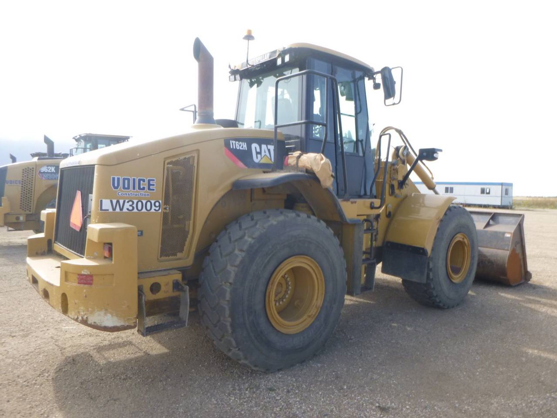 2011 Caterpillar IT62H Front End Loader - Image 3 of 8