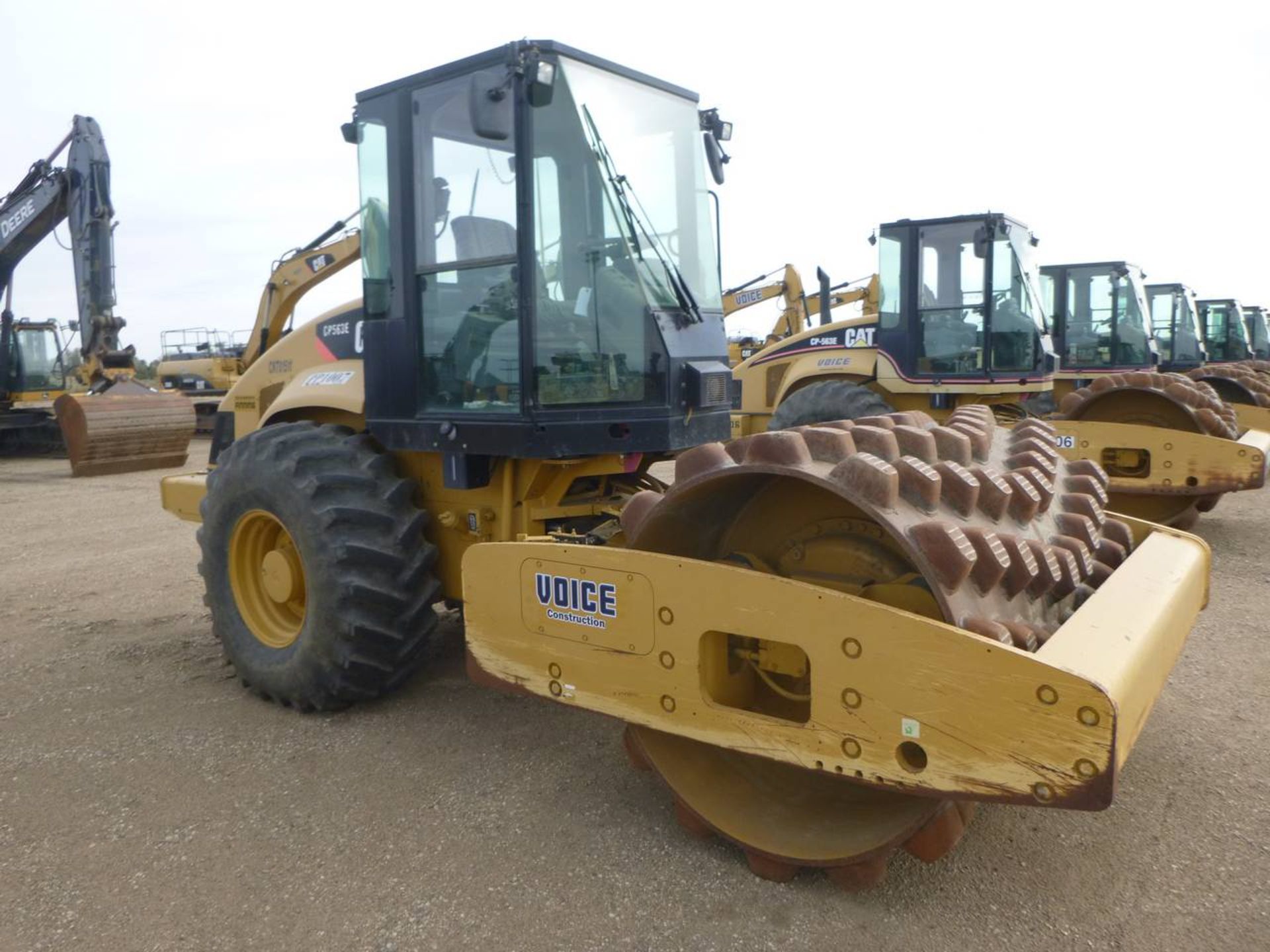 2007 Caterpillar CP-563E Compactor - Image 2 of 9