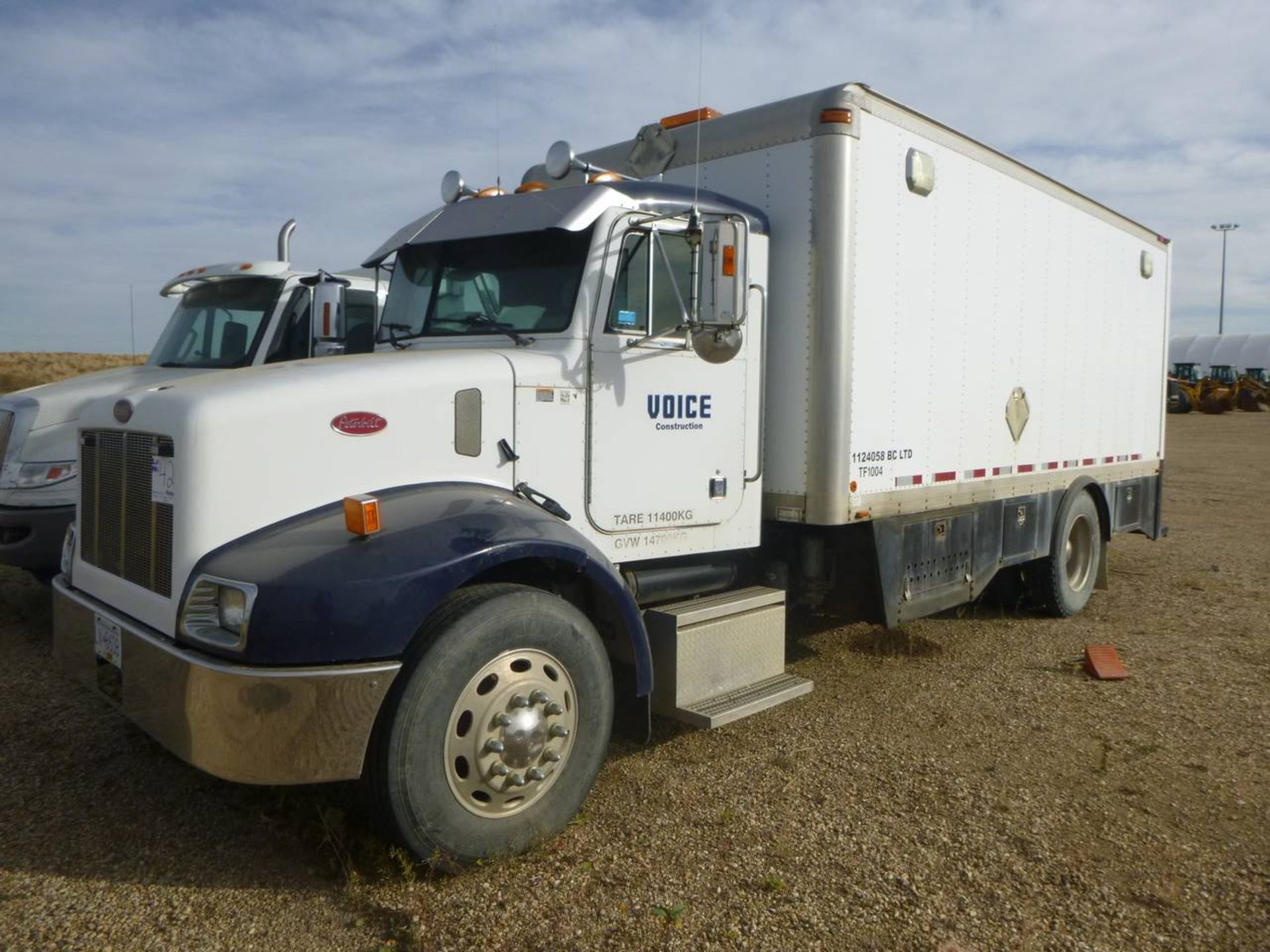 2005 Peterbilt 330 Lube Truck