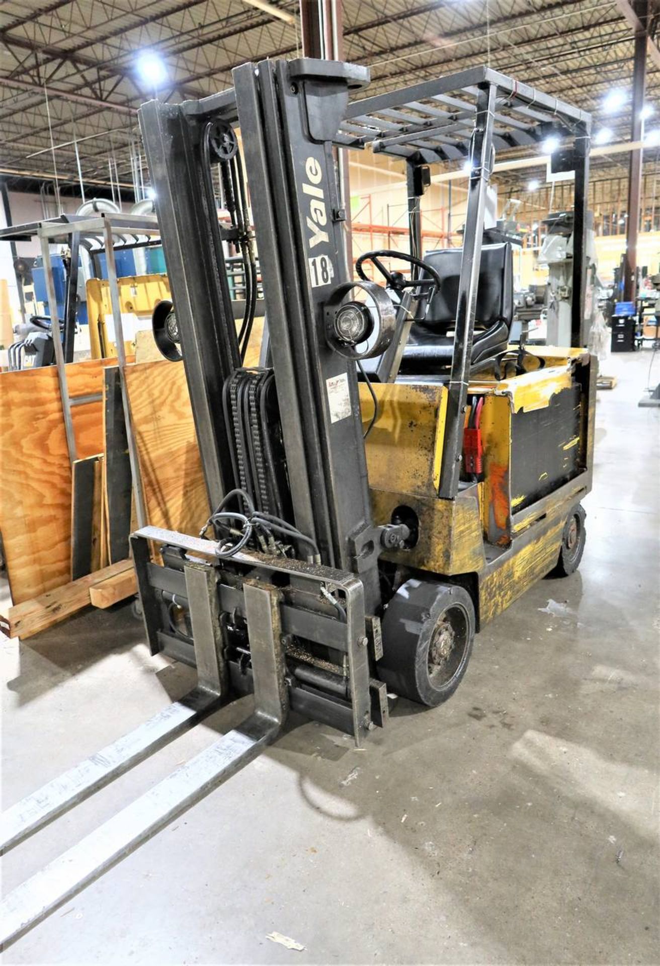 Yale ER0050RAN48SE083 5000Lb Electric Fork Lift