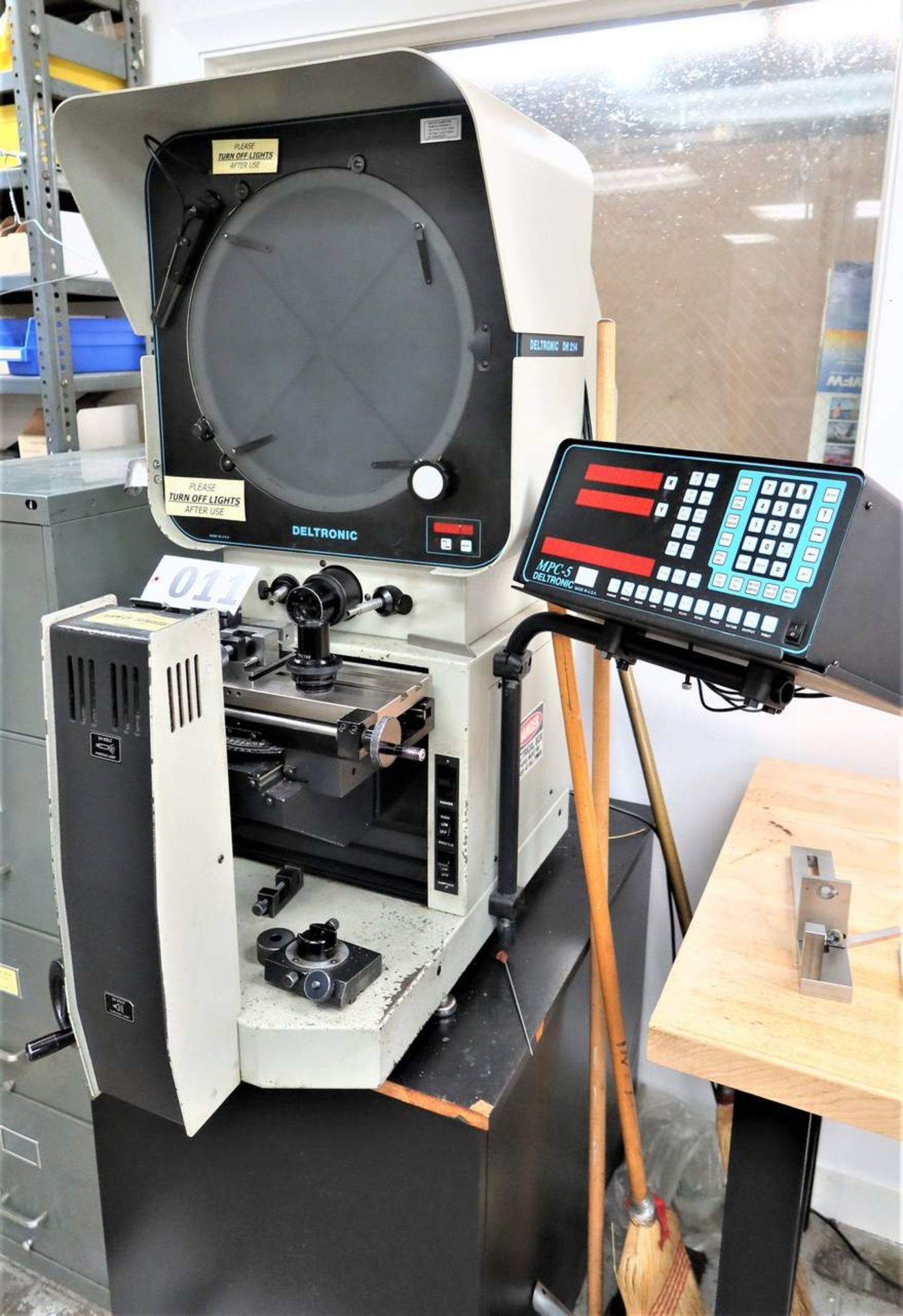 Deltronic Dh214 14" Optical Comparator