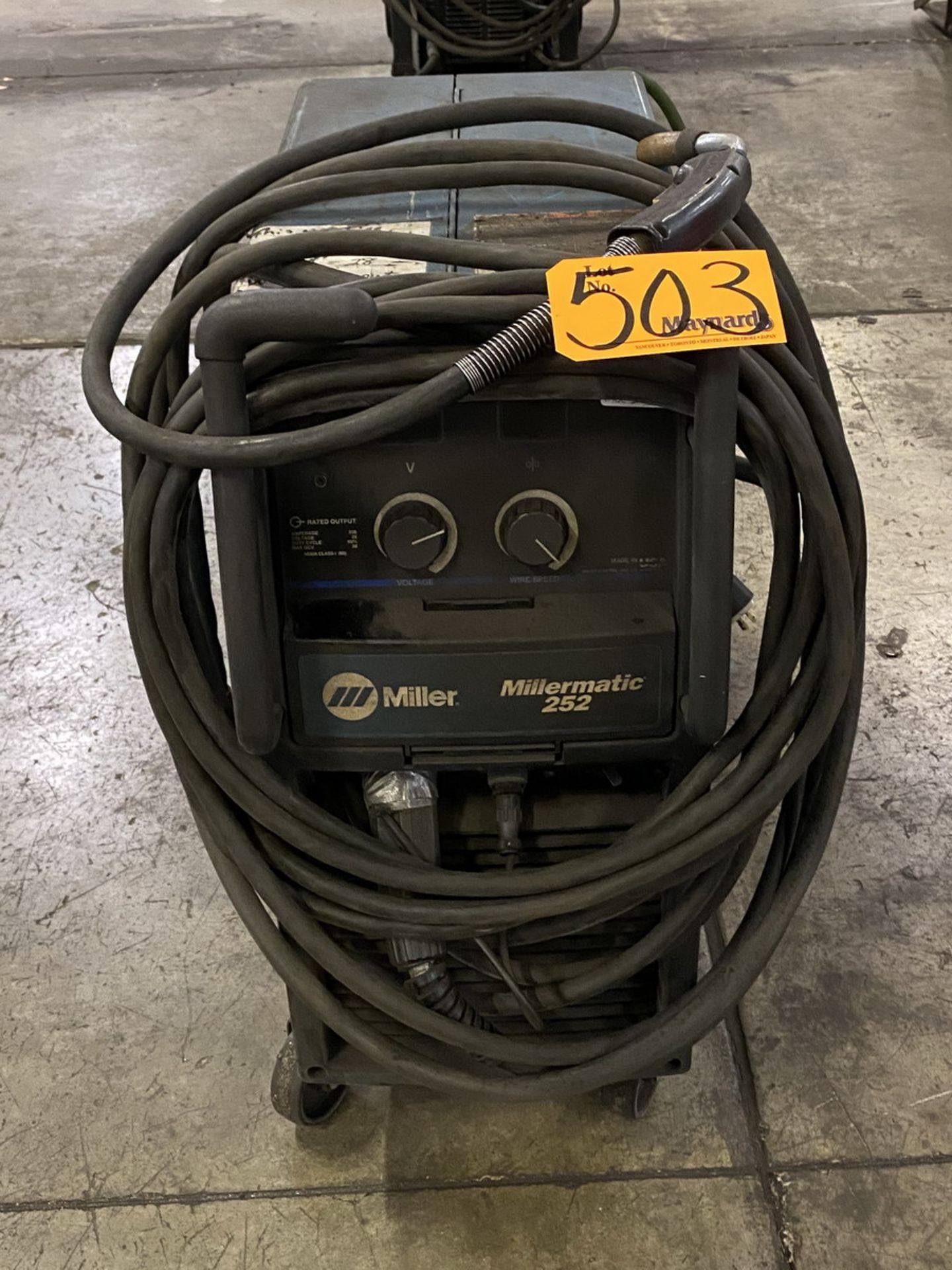 Miller Millermatic 252 Wire Welder Output: 28V, 200A, 60% Duty Cycle