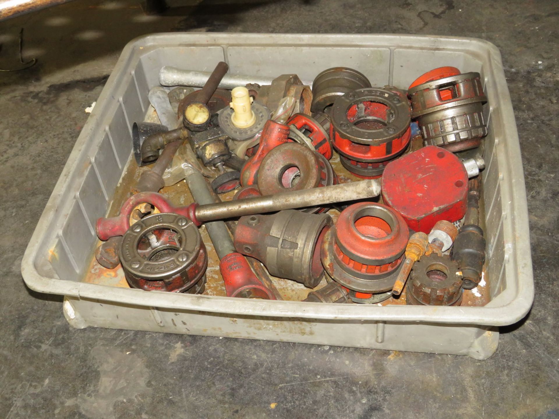 Ridgid Tri-Stand Manual Pipe Threader with Assorted Dies, 5/8" - 2" [Loc: Church Hill] - Image 3 of 4