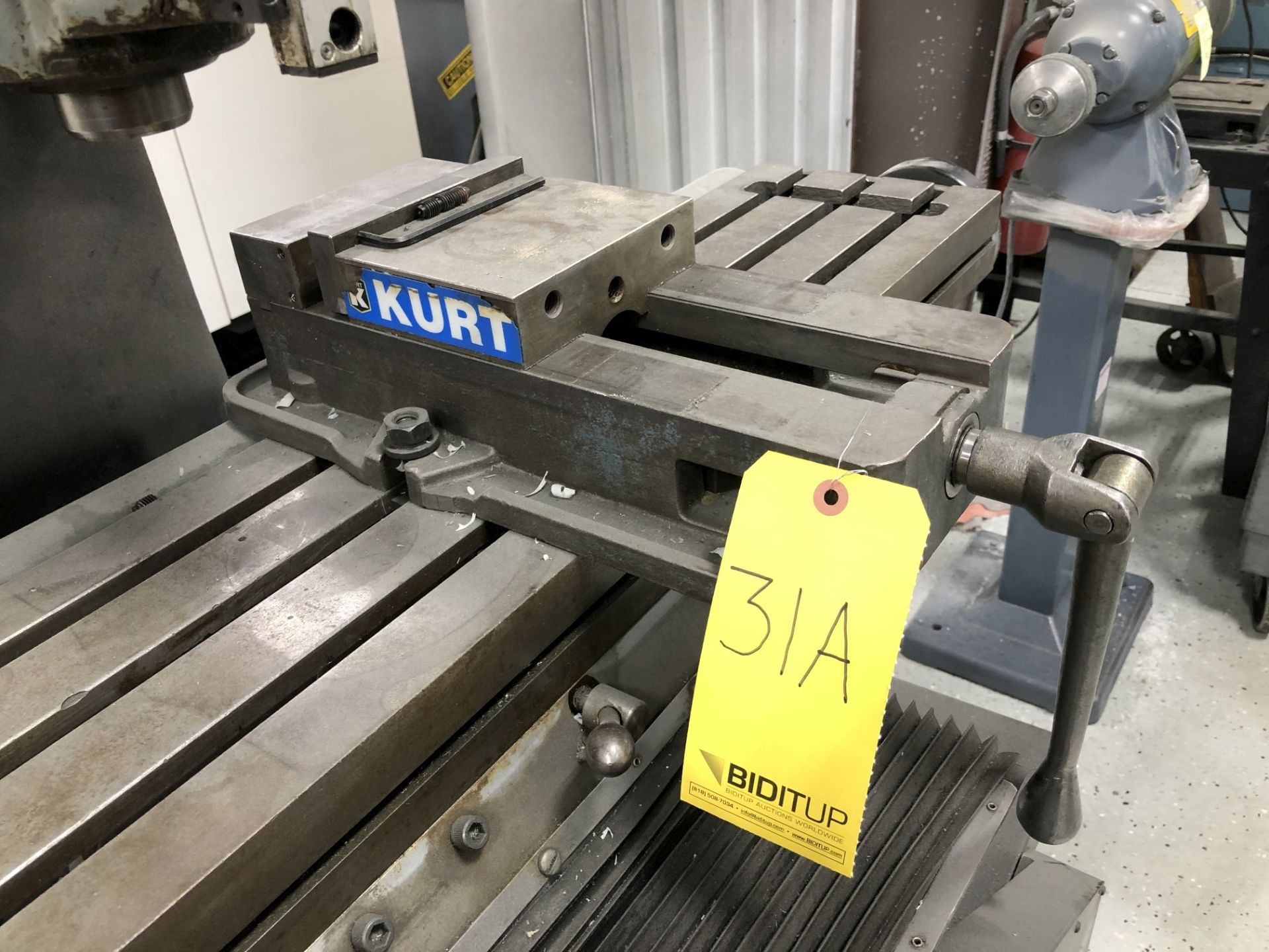 Kurt 6" Machine Vise, Model D675