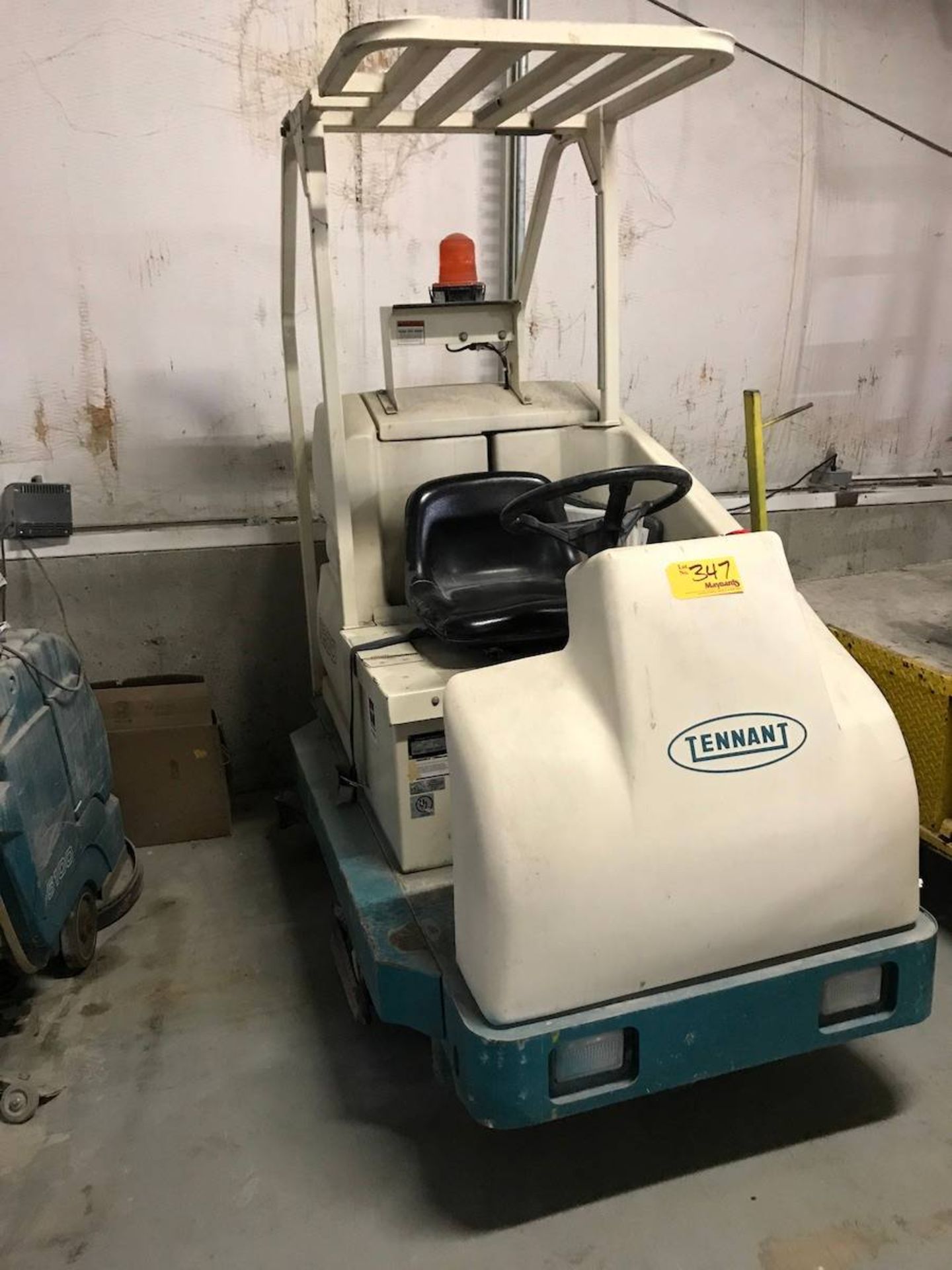 Tennant 7200 36" Rider Floor Scrubber