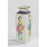 Chinese porcelain bottle, Qing dynasty, the bottle of small proportions decorated to each side