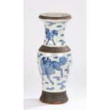 Chinese porcelain vase, Qing dynasty, the baluster vase decorated with a crackle glaze and dragon