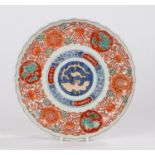 Chinese Imari 19th Century plate, with scalloped edges and floral decorations, the center