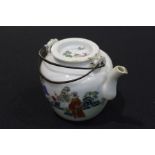 Chinese porcelain teapot and cover, decorated with figures in a landscape, 9cm high