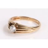 9 carat gold gentleman's ring set with clear paste, ring size Q 1/2, 3g