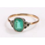 9 carat gold emerald set ring, ring size N 1/2, 1.5g