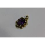 9 carat gold amethyst set pendant, 4.2g