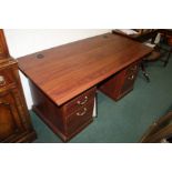 Kneehole desk, with mahogany veneer, seven drawers to the kneehole