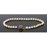 9 carat gold and pearl necklace, with a string of pearls and clasp end 35.5cm long