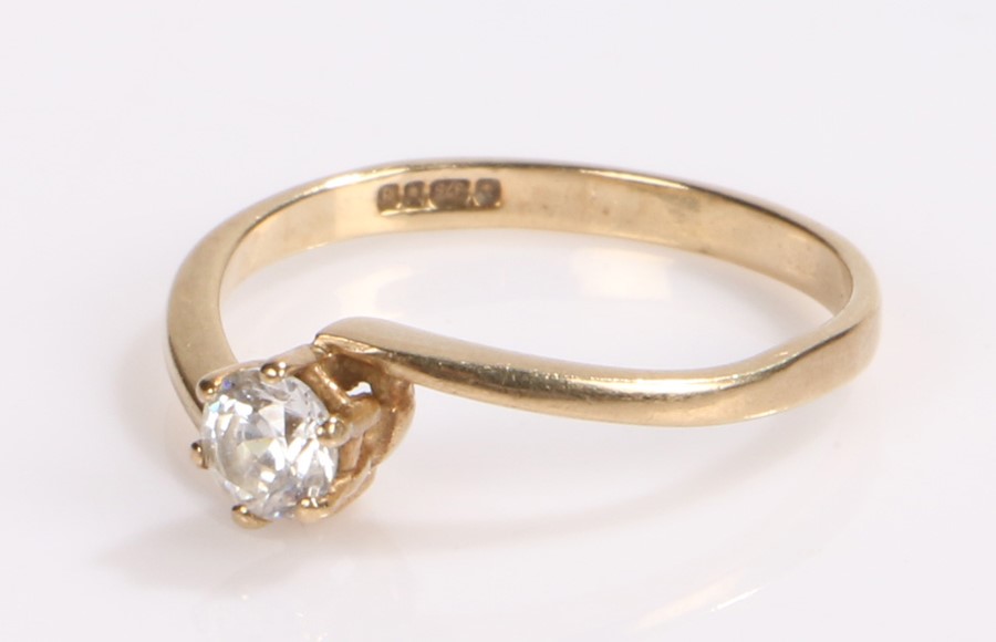 9 carat gold ring set with clear paste, ring size N, 1.7g - Image 2 of 2