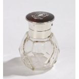 George V silver, tortoiseshell and clear glass scent bottle, London 1921, maker C&A, the