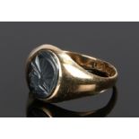 9 carat gold signet ring, with a classical bust seal, ring size M