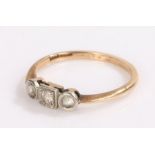 9 carat gold ring set with three clear stones, ring size O 1/2, 1.9g