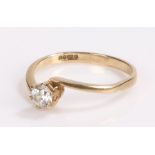 9 carat gold ring set with clear paste, ring size N