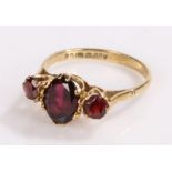 9 carat gold ring set with three garnets, ring size M, 2.2g