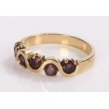 9 carat gold ring set with five amethysts, ring size O 1/2, 3.1g