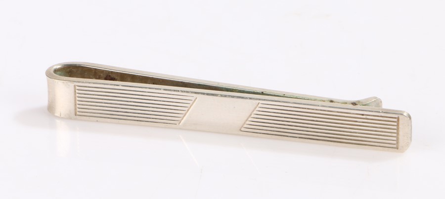 Elizabeth II silver tie clip, with banded decoration and vacant cartouche to the centre, 12.7g