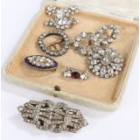 Clear paste set jewellery, to include buckle, brooches etc. (qty)