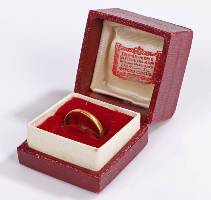 22 carat gold wedding band, ring size L 1/2, 1.7g - Image 2 of 2
