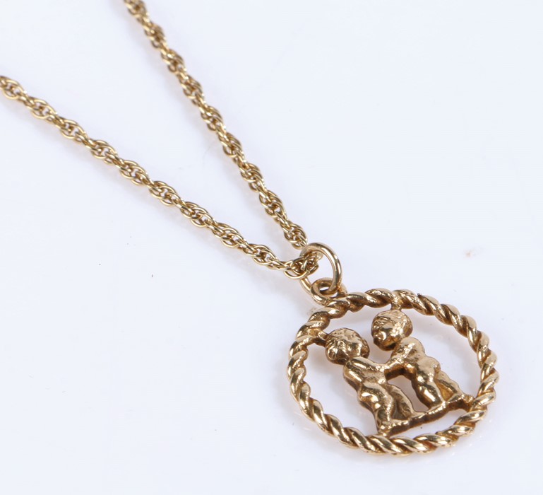 9 carat gold pendant depicting two putti, on a 9 carat necklace, 5.9g