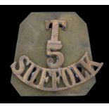 First World War brass shoulder title to the 5th ( Territorial Force ) Battalion Suffolk Regiment,