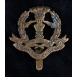 First World War 1916 economy cap badge in gilding metal to the Middlesex Regiment, slider to the