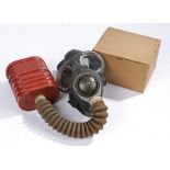 Second World War British military Mark V General Service Respirator, dated 4/40, together with a