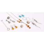 Silver jewellery, to include amber set necklace, pair of turquoise earrings, two lockets etc. 34.