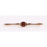 9 carat gold brooch set with a garnet, 1.3gSome discolouration to back of brooch