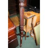 Mahogany torchiere, with a dish top and fluted column, together with another also in mahogany, (2)