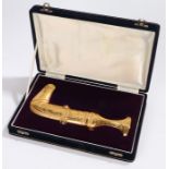 Impressive 22 carat gold mounted Saudi Arabian Jambiya, the dagger with a trailing leaf design and