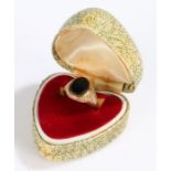 9 carat gold signet ring, the head set with a vacant black oval cartouche, 2.8 grams